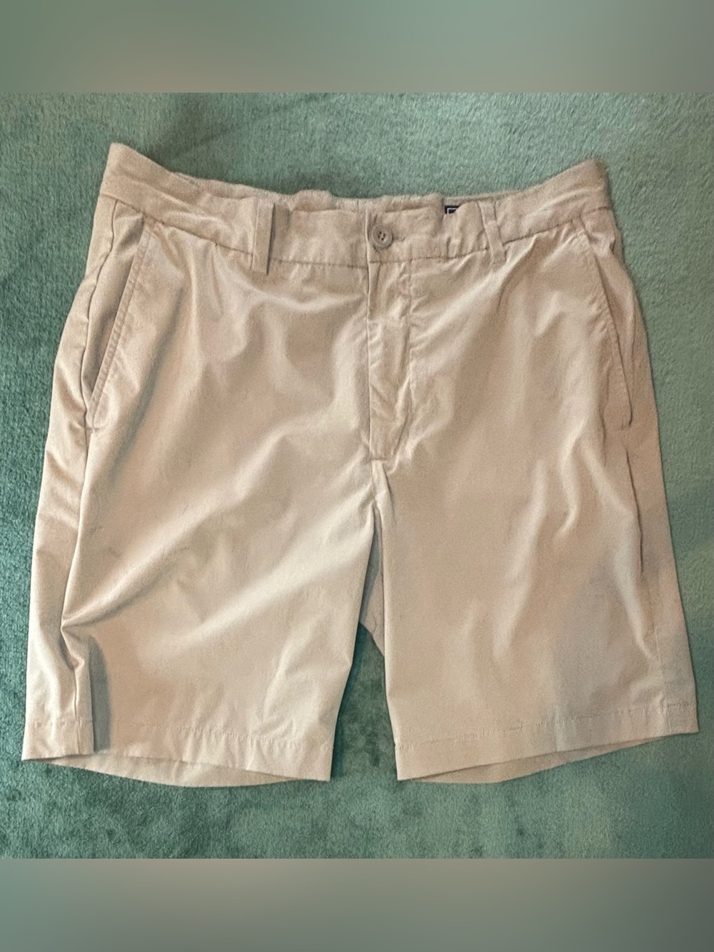 Vineyard Vines Men's Flat-Front Breaker Shorts in Lt. Khaki, Size: 33. (6385)